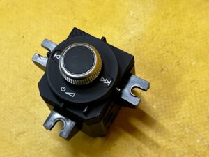 PRZYCISK POKRĘTŁO REGULACJI GŁOŚNOŚCI AUDI TT 8S