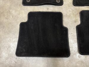 KOMPLET DYWANIKI WYCIERACZKI WELUROWE ORYGINALNE FORD KUGA MK3 LIFT EU