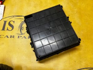 SKRZYNKA BEZPIECZNIKÓW FORD FIESTA MK8