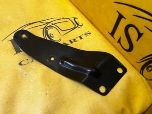 WSPORNIK MOCOWANIE BŁOTNIKA NADKOLA PRZÓD PRAWY CHEVROLET CORVETTE C5 97-04