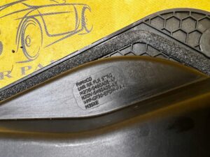 SCHOWEK PÓŁKA BAGAŻNIKA FORD BRONCO 21-