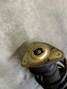 ZWROTNICA AMORTYZATOR PRZÓD PRAWY CITROEN DS7 CROSSBACK X74 2.0 BLUE HDI