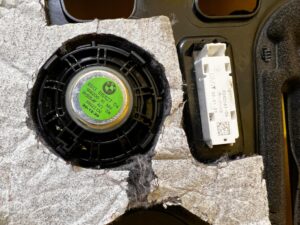 LEWA DOLNA OSŁONA POD DESKĘ NAD NOGI BMW F22 F20