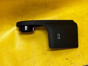 RĄCZKA DO OTWIERANIA MASKI LR DISCOVERY V L550