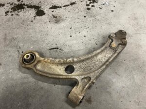 WAHACZ PRZÓD PRZEDNI PRAWY PEUGEOT 308 II T9