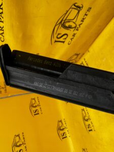 LISTWA OKIENNA SZYBOWA ZGARNIAJĄCA DRZWI TYŁ LEWY MERCEDES C-KLASA W206