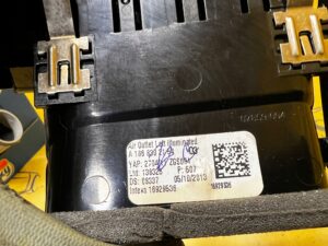 KRATKA NAWIEWU PRZÓD LEWA LEWY DESKI KONSOLI MERCEDES GL X166