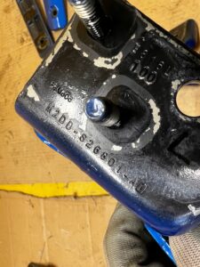 KPL ZAWIASY DRZWI TYŁ LEWY FORD BRONCO 21- VELOCITY BLUE PEARL METALIC