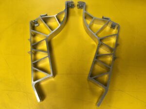 WSPORNIK STELAŻ MOCOWANIE DESKI INFINITI Q30 W176