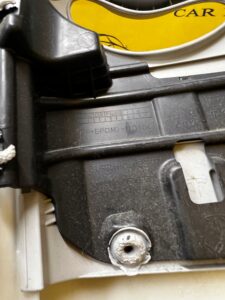 OSŁONA POSZYCIE SŁUPKA B ŚRODKOWEGO LEWA LEWE TESLA MODEL 3 PRZEDLIFT