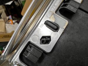 DEKOR POKRYWA SCHOWKA TUNELU ŚRODKOWEGO BMW 5 G30