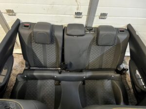 FOTELE KOMPLET WNĘTRZE BOCZKI FOTEL KANAPA PEUGEOT 2008 II P24