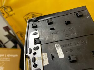 DEKOR POKRYWA SCHOWKA TUNELU ŚRODKOWEGO BMW 5 G30