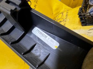 OSŁONA SŁUPKA DESKI PRAWA PORSCHE CAYENNE II 7P5 LIFT 92A