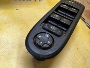 PANEL PRZEŁĄCZNIK SZYB LUSTEREK DRZWI PRZÓD LEWY PEUGEOT 508 I EU