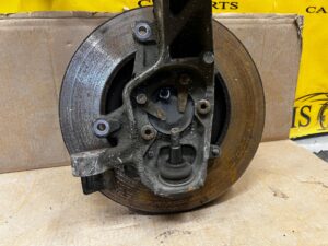 ZWROTNICA PIASTA TARCZA WAHACZE PRZÓD LEWA LEWY JAGUAR XJ X351 3.0D RWD