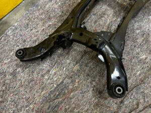 WÓZEK BELKA SANKI KOŁYSKA TYŁ SUBARU FORESTER VI SL 25-