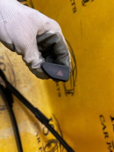 KPL PRZEŁĄCZNIK BLOKADY DRZWI ŚWIATEŁ AWARYJNYCH RENAULT CAPTUR I PRZEDLIFT