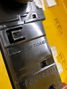 PANEL PRZEŁĄCZNIK SZYB LUSTEREK DRZWI PRZÓD LEWY DACIA JOGGER SANDERO III