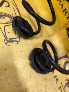 KOMPLET SPRĘŻYNY ZAWIESZENIA TYŁ DACIA SANDERO III 2021R