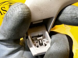 UCHWYT UCHO PODSUFITKI TYLNY BMW 5 G30