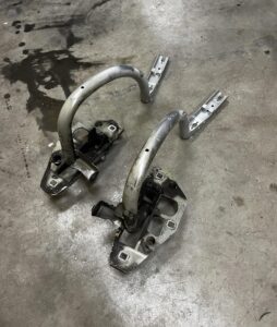 KOMPLET ZAWIASY ZAWIAS KLAPY TYŁ BAGAŻNIKA MERCEDES C-KLASA W206 7922 922