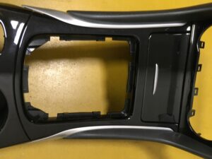 PANEL RAMKA DEKOR TUNELU ŚRODKOWEGO INFINITI Q30