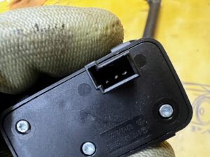 PRZYCISK PRZEŁĄCZNIK OTWIERANIA KLAPY TYŁ BAGAŻNIKA MERCEDES GL X166