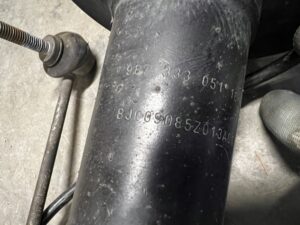 NOGA ZWROTNICA AMORTYZATOR TYŁ PRAWY PORSCHE CAYMAN S 987