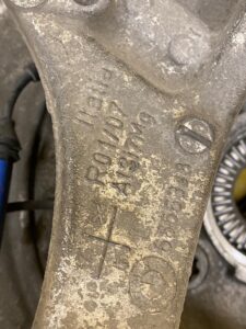 ZWROTNICA TARCZA ZACISK TYLNA TYŁ PRAWA PRAWY BMW 5 G30 X-DRIVE