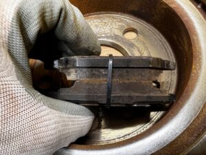 KOMPLET TARCZE KLOCKI HAMULCOWE PRZÓD TYŁ NISSAN QASHQAI III J12 1.5 B