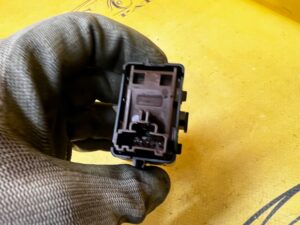 PANEL PRZEŁĄCZNIK SZYB TYŁ LEWY 4 DRZWI FORD BRONCO 21-