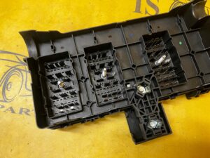 SKRZYNKA BEZPIECZNIKÓW FORD BRONCO 21- 2.7 V6 ECOBOOST