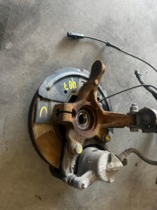 NOGA AMORTYZATOR ZWROTNICA PRZÓD LEWY DACIA SANDERO III 1.0 TCE LPG ECO-G