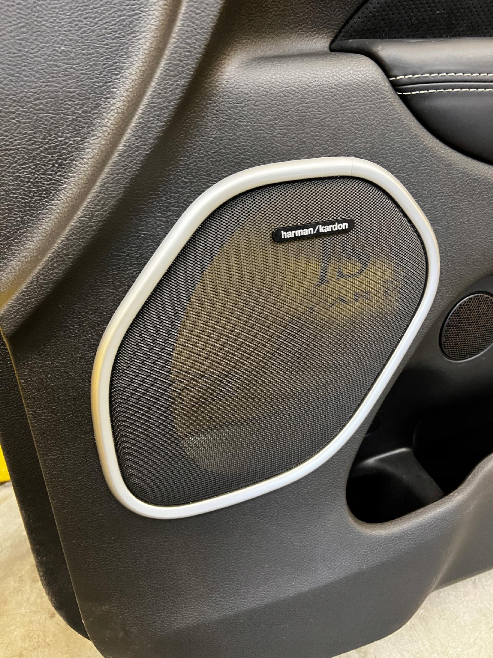 TAPICERKA BOCZEK DRZWI PRZÓD PRAWY JEEP GRAND CHEROKEE WK2 HARMAN/HARDON