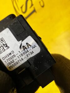 PRZEŁĄCZNIK PANEL KLAPY TYŁ BAGAŻNIKA RANGE ROVER VELAR L560