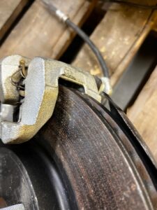 NOWA ZWROTNICA ZACISK PIASTA ZAWIESZENIE PRZÓD LEWY NISSAN X-TRAIL T32