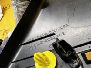 POSZYCIE OSŁONA OBUDOWA SŁUPKA TYŁ C PRAWY FORD FIESTA MK8 3D