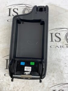 INFINITI Q30 PODŁOKIETNIK PRZEDNI SKÓRA CZARNY