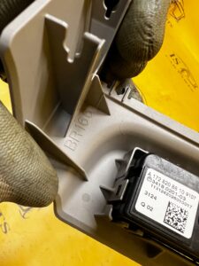 OSŁONA OBUDOWA LUSTERKA WEWNĘTRZNEGO PRZEŁĄCZNIK SOS MERCEDES GL X166 GRAY