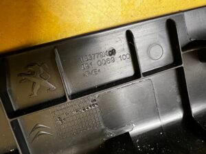 OSŁONA PROWADNICY FOTELA PRAWA CITROEN C4 PICASSO II