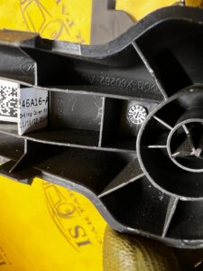 OSŁONA ZAŚLEPKA MOCOWANIA PASA BEZPIECZEŃSTWA PRZÓD PRAWY FORD BRONCO 21-