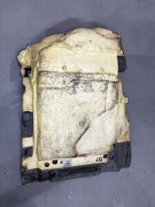 WYKŁADZINA DYWAN PRZÓD PRAWY PEUGEOT 508 I EUROPA