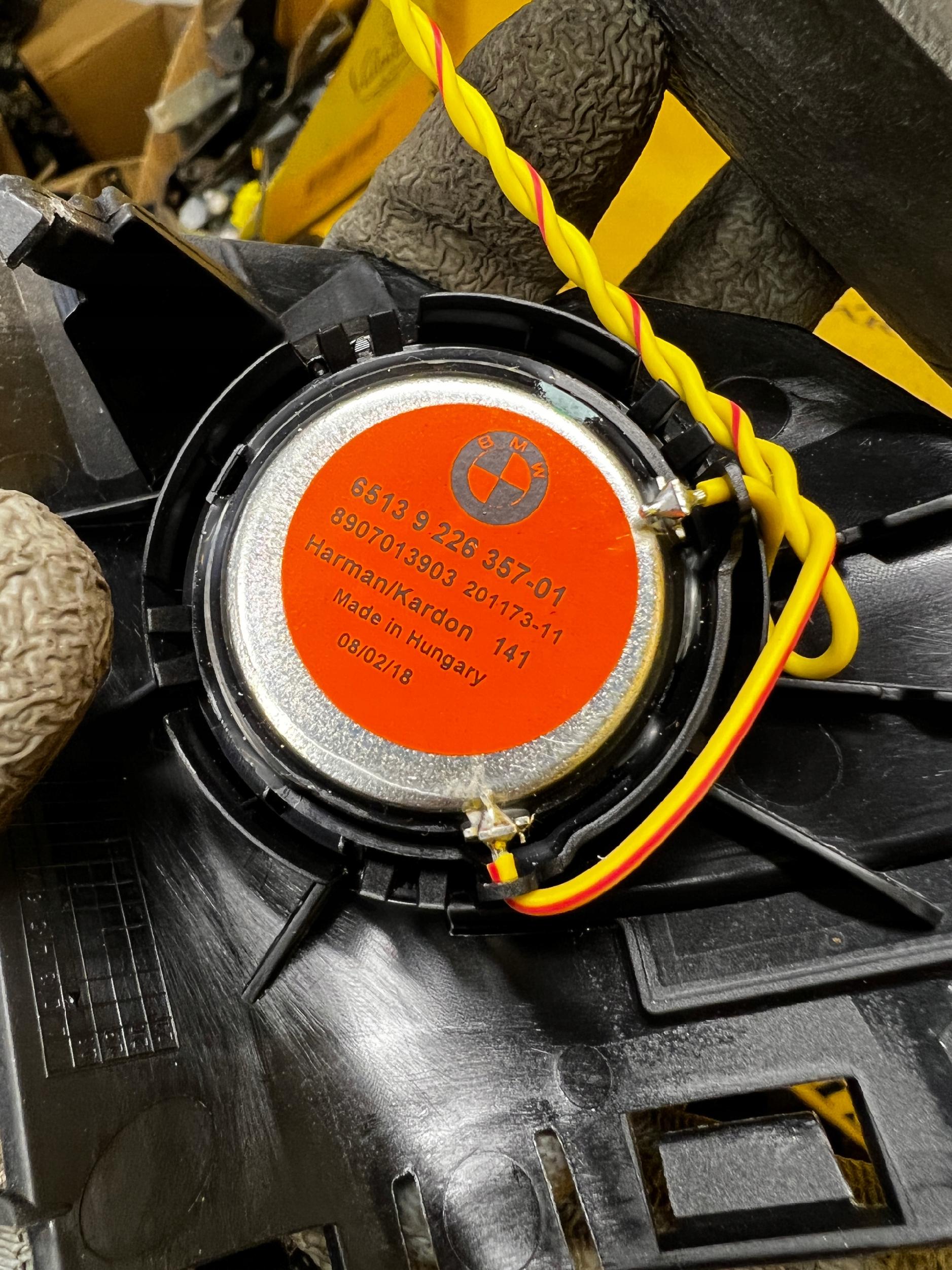 OSŁONA TRÓJKĄT GŁOŚNIK HARMAN KARDON PRAWY BMW F22
