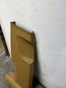 POSZYCIE OSŁONA OBUDOWA SŁUPKA ŚRODKOWEGO B LEWY PORSCHE MACAN 95B