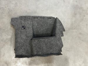 BOCZEK TAPICERKA SCHOWEK BAGAŻNIKA PRAWY PRAWA BMW 5 E34 SEDAN