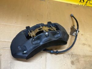 ZACISK HAMULCOWY PRZÓD LEWY BREMBO LAND ROVER DISCOVERY V L462