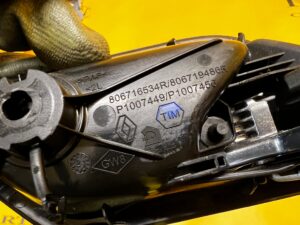 KLAMKA WEWNĘTRZNA DRZWI PRZÓD TYŁ LEWY LEWA DACIA DUSTER II 2