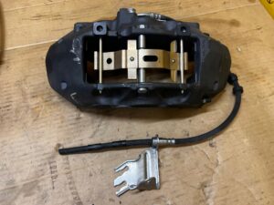 ZACISK HAMULCOWY PRZÓD PRAWY BREMBO LAND ROVER DISCOVERY V L462