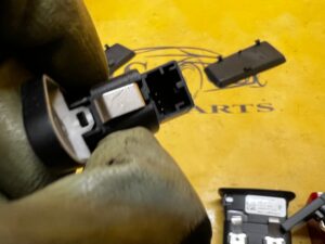 PRZYCISK PRZEŁĄCZNIK CENTRALNEGO ZAMKA DRZWI PRZÓD LEWY PORSCHE MACAN 95B